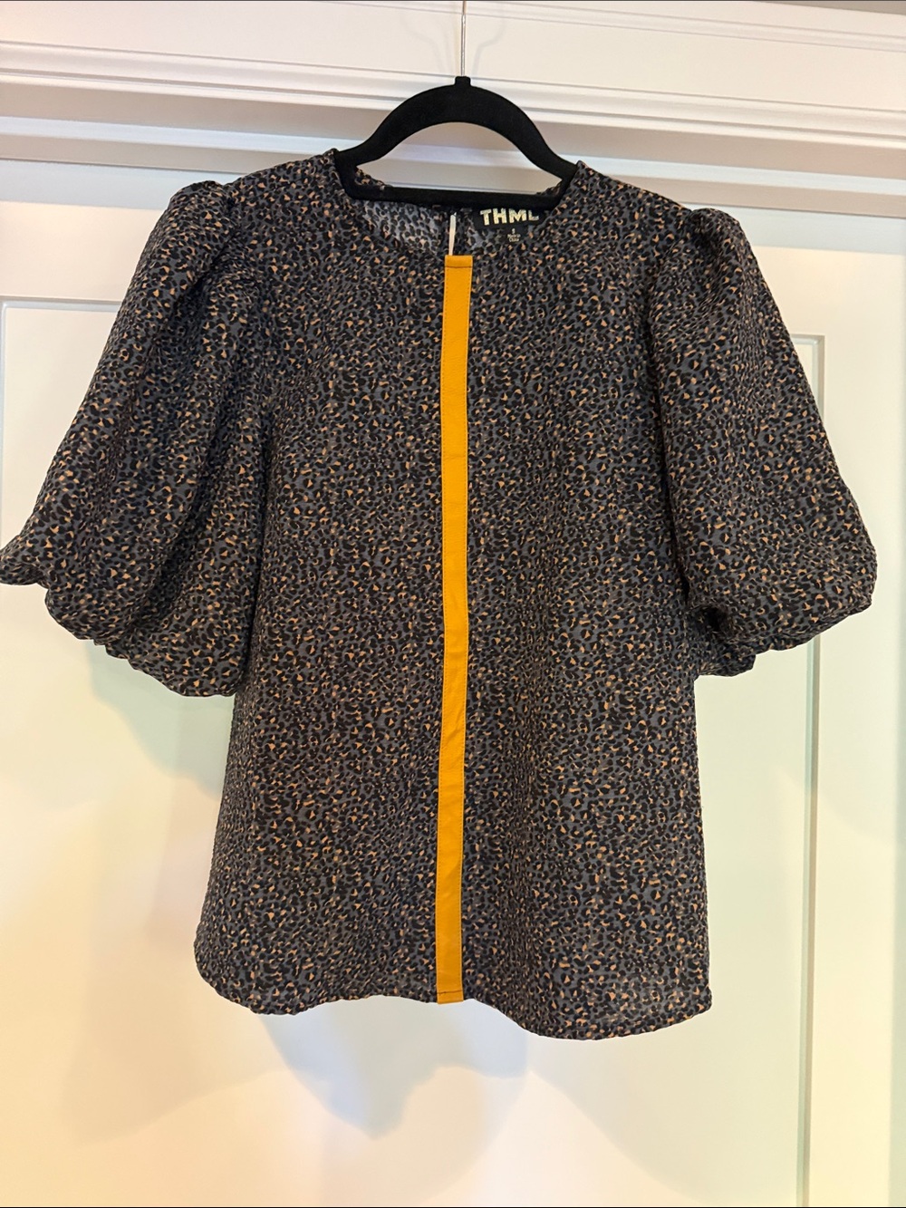 Anthro leopard print puff sleeve swing top